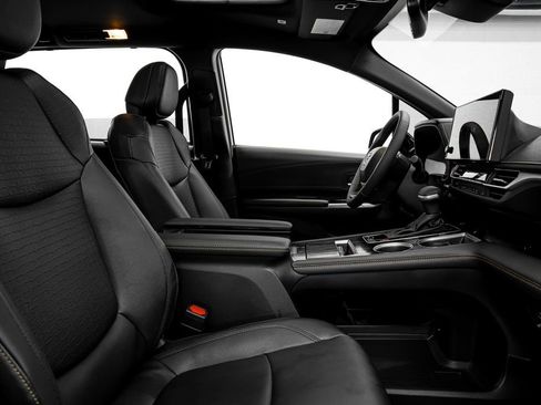 Used 2025 Toyota Sienna XLE Woodland Edition image 32