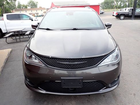 Used 2019 Chrysler Pacifica Touring-L Plus w/ Advanced Safetytec Group FWD image 2