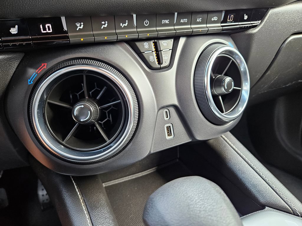 Used 2025 Chevrolet Blazer LT FWD image 30