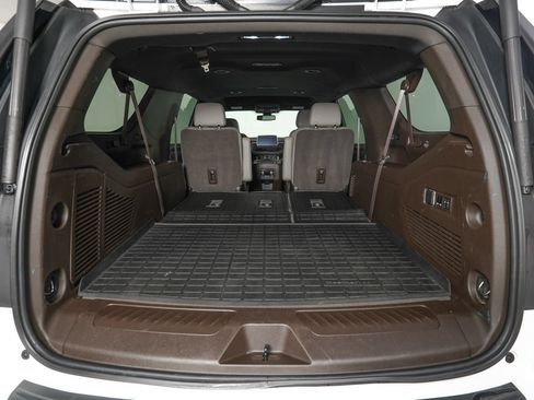 Used 2022 GMC Yukon XL SLT w/ SLT Luxury Package AWD/4WD image 12