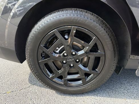 Used 2025 Kia Carnival SX w/ SX Dark Edition Package FWD image 15