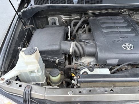 Used 2011 Toyota Tundra 4x4 CrewMax image 36