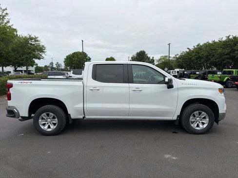 Used 2025 Chevrolet Silverado 1500 LT AWD/4WD image 2