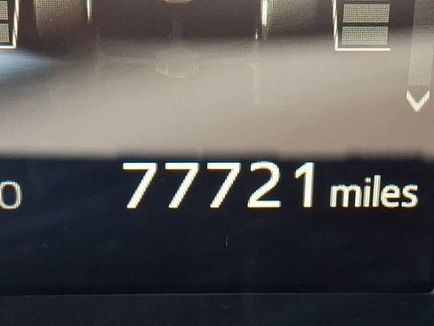 Used 2018 Toyota Highlander Plus w/ Carpet Mat Package (TMS) AWD/4WD image 24