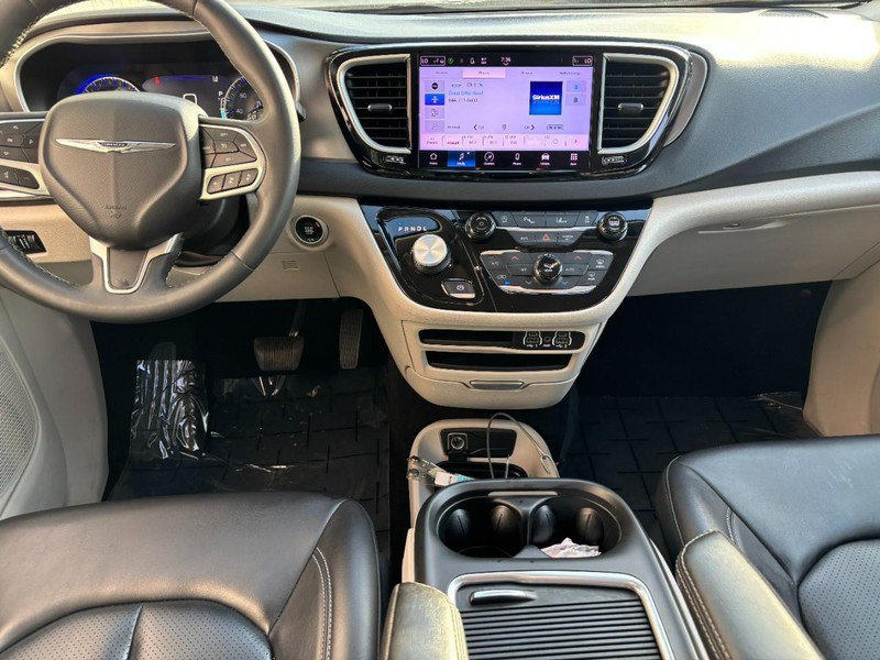 Used 2023 Chrysler Pacifica Touring-L FWD image 14