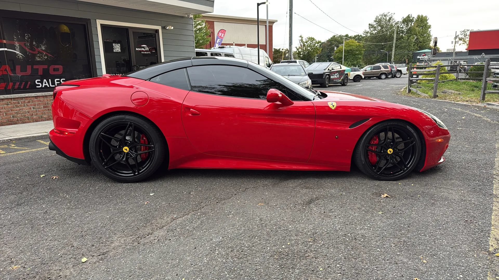 Used 2017 Ferrari California T RWD image 4