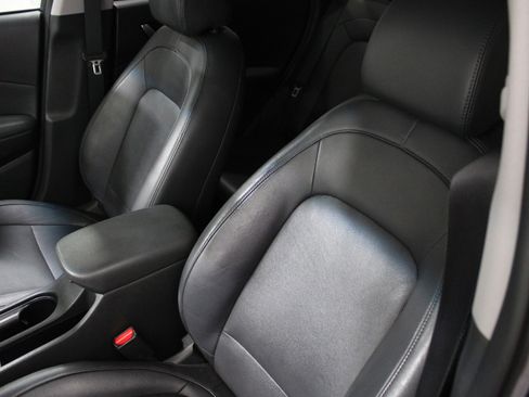 Used 2022 Hyundai Kona Limited image 7