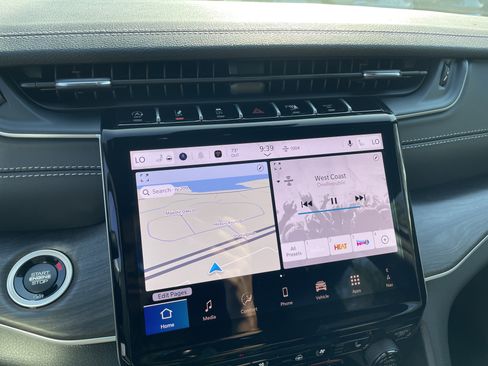 New 2025 Jeep Grand Cherokee Limited w/ Luxury Tech Group II image 23