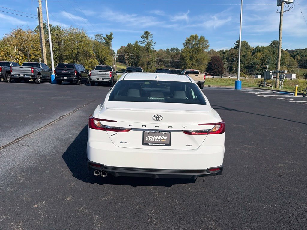 Used 2025 Toyota Camry SE FWD image 9