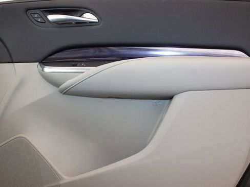 Used 2023 Cadillac XT4 Luxury w/ Cold Weather Package image 11