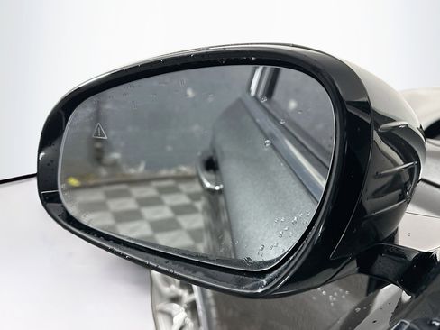 Used 2025 Genesis G70 2.5T image 16