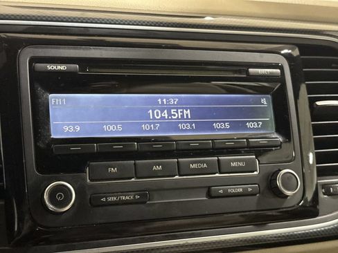 Used 2013 Volkswagen Beetle Turbo 60's Edition FWD image 14