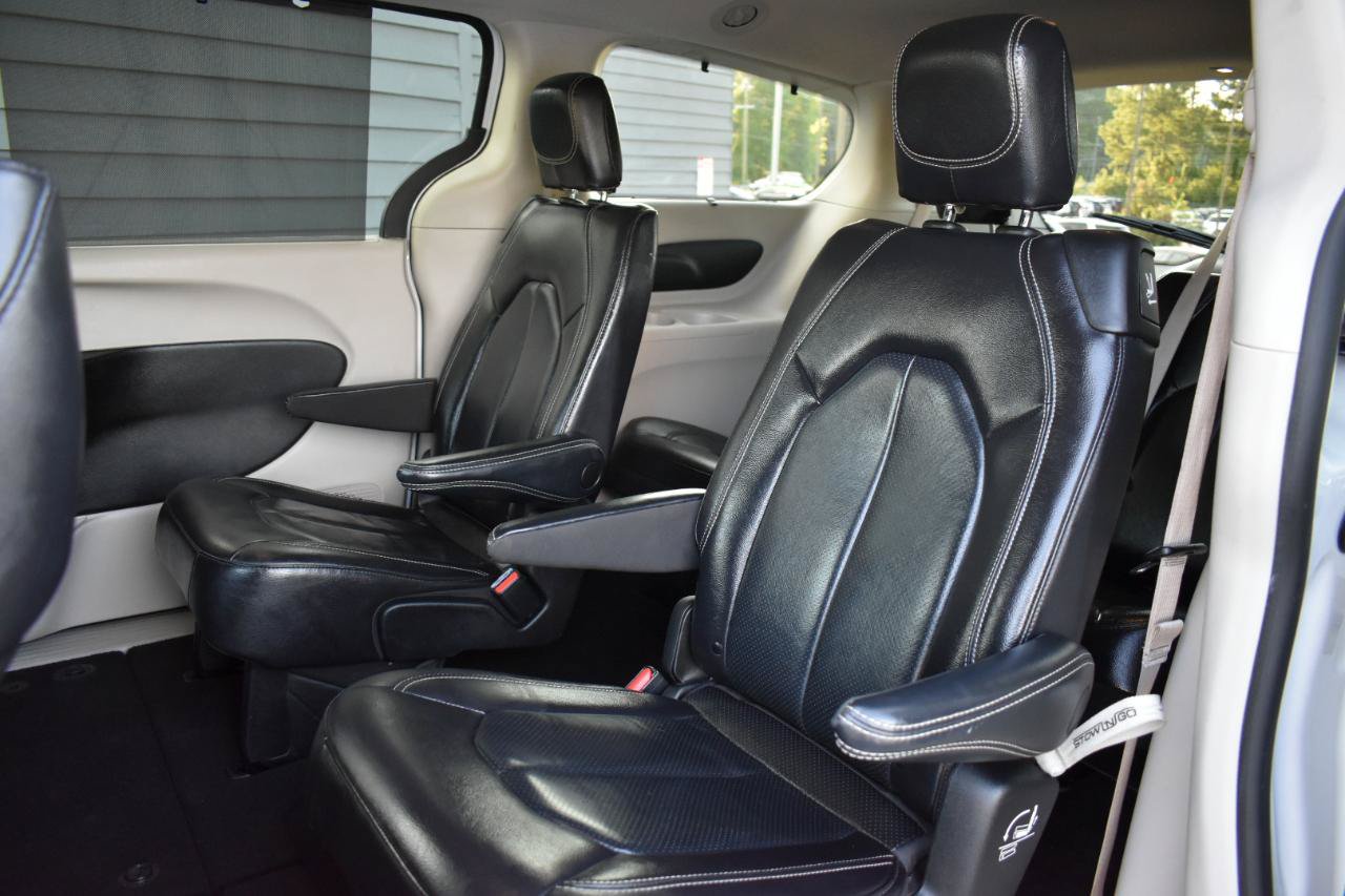 Used 2022 Chrysler Pacifica Touring-L FWD image 26