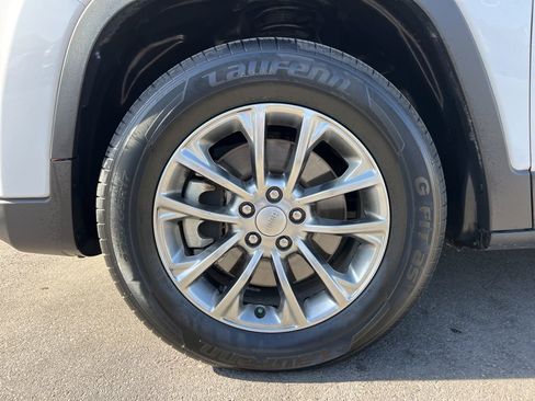 Used 2021 Jeep Cherokee Latitude Plus AWD/4WD image 26