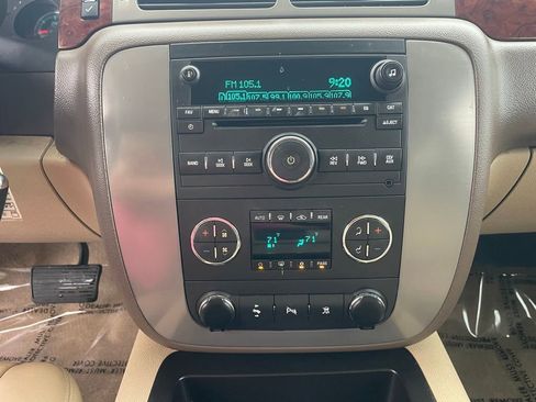 Used 2011 GMC Yukon XL SLT w/ SLT-2 Equipment Package AWD/4WD image 24