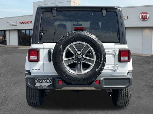 Used 2022 Jeep Wrangler Unlimited Sahara w/ Cold Weather Group AWD/4WD image 6