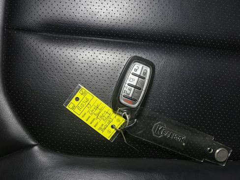 Used 2023 Chrysler Pacifica Touring-L FWD image 41