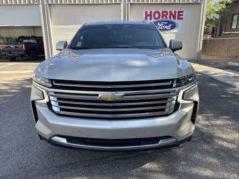 Used 2023 Chevrolet Suburban High Country AWD/4WD image 2