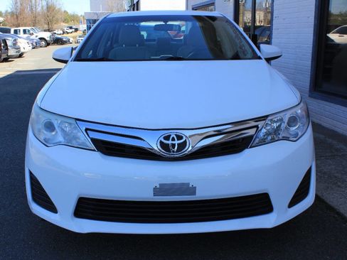 Used 2012 Toyota Camry LE image 2