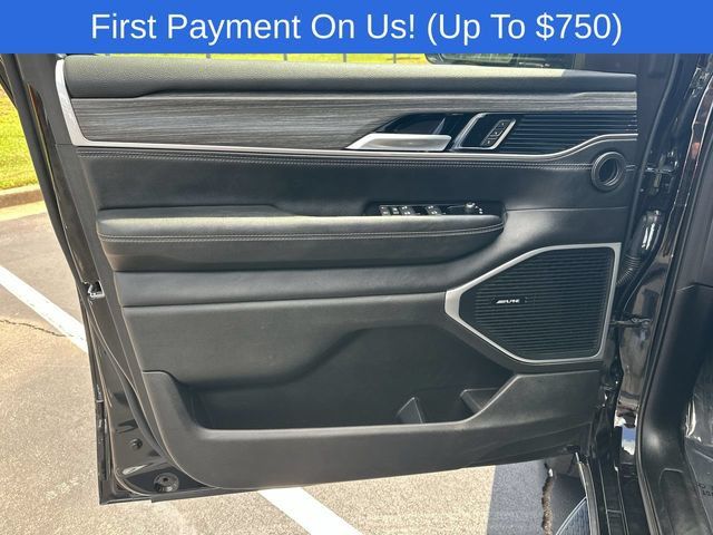 Used 2024 Jeep Wagoneer Series III AWD/4WD image 22