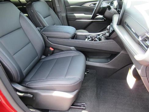 New 2025 Chevrolet Traverse LT w/ Enhanced Driving Package image 9