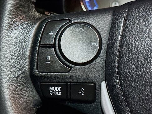 Used 2017 Toyota Corolla SE image 26