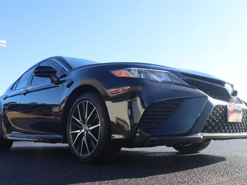 Used 2019 Toyota Camry SE image 16