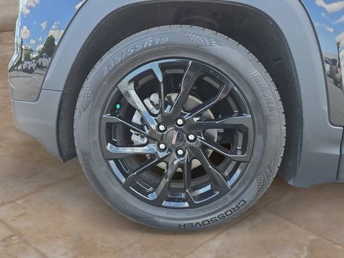 Used 2024 GMC Terrain SLE w/ Driver Convenience Package FWD image 14