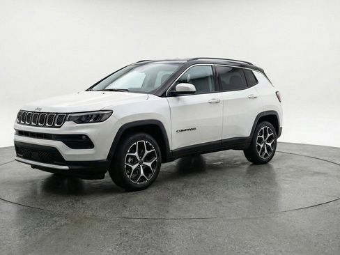 Used 2025 Jeep Compass Limited AWD/4WD image 3