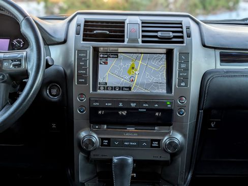 Used 2016 Lexus GX 460 image 15