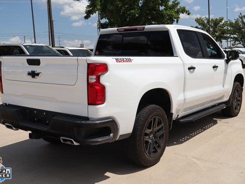 Used 2025 Chevrolet Silverado 1500 LT Trail Boss w/ LT Trail Boss Premium Package AWD/4WD image 3
