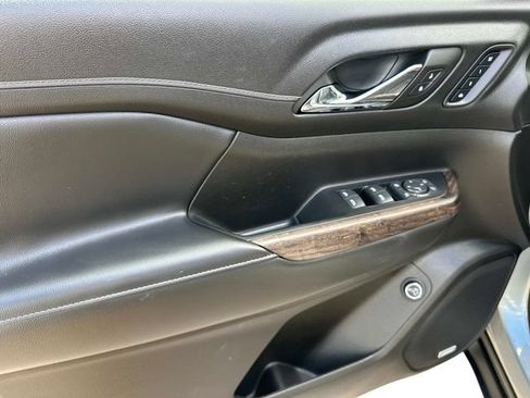 Used 2023 GMC Acadia Denali w/ Denali Technology Package AWD/4WD image 16