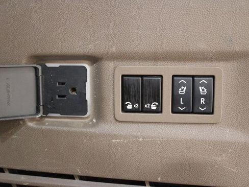 Used 2024 GMC Yukon XL Denali AWD/4WD image 17
