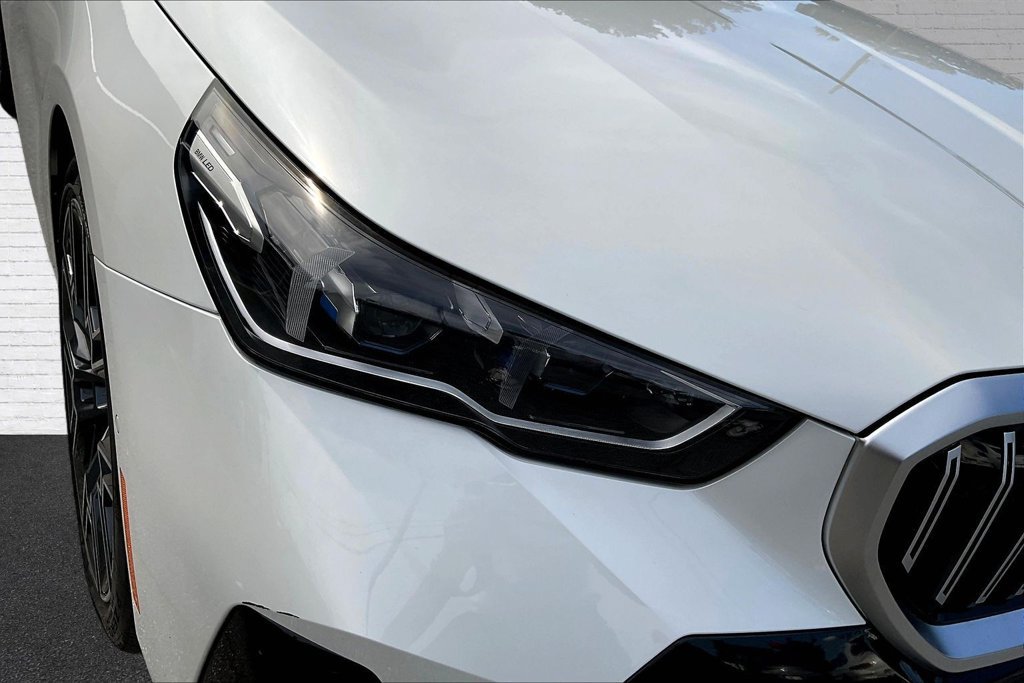 Used 2024 BMW i5 eDrive40i w/ Executive Package RWD image 32