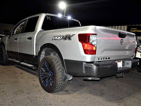 Used 2019 Nissan Titan PRO-4X image 5