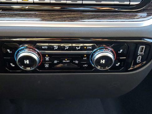 New 2025 GMC Sierra 1500 Elevation image 29