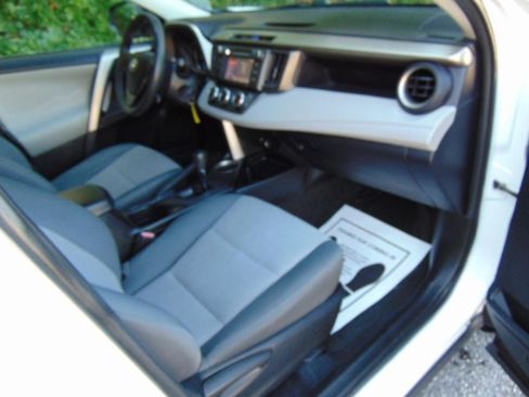 Used 2014 Toyota RAV4 LE image 19