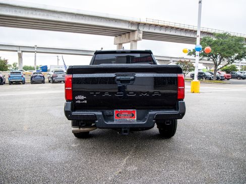 Certified 2025 Toyota Tacoma SR5 w/ SR5 Upgrade Package AWD/4WD image 8