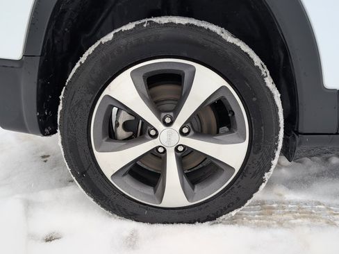 Used 2021 Jeep Cherokee Limited image 9