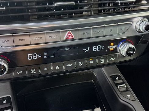 Used 2022 Kia Telluride SX w/ SX Prestige Package image 19