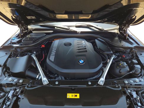 Used 2026 BMW 550e xDrive w/ Premium Package AWD/4WD image 23