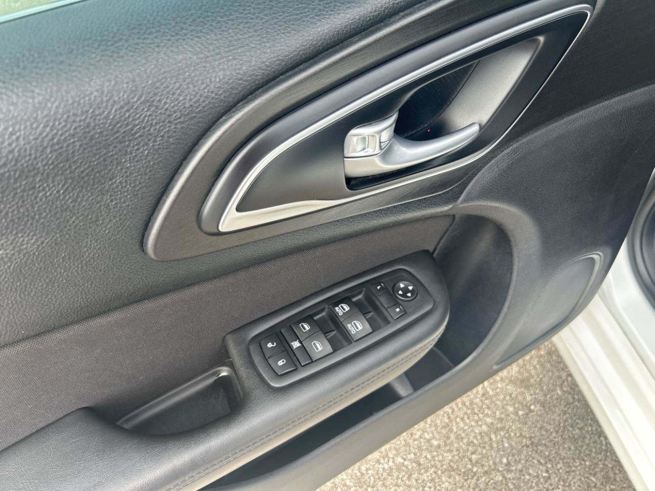 Used 2016 Chrysler 200 Limited w/ Convenience Group FWD image 12