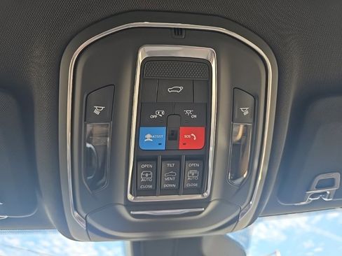 New 2025 Jeep Grand Cherokee Limited image 32