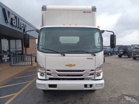 Used 2023 Chevrolet Low Cab Forward 5500XD image 2