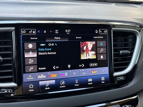Used 2025 Chrysler Pacifica Select FWD image 21