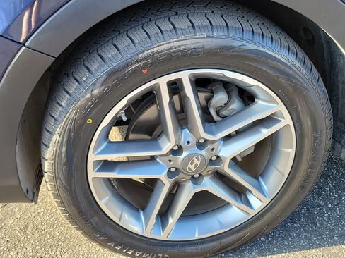 Used 2017 Hyundai Santa Fe Limited FWD image 7