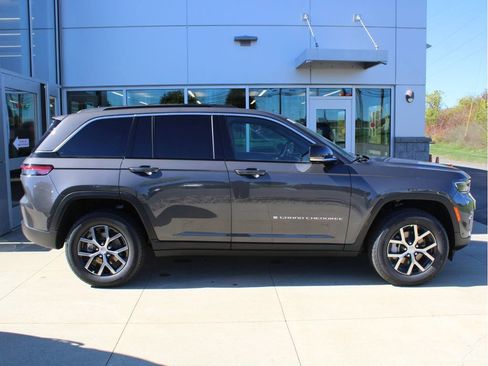 New 2025 Jeep Grand Cherokee Limited w/ Luxury Tech Group II image 4