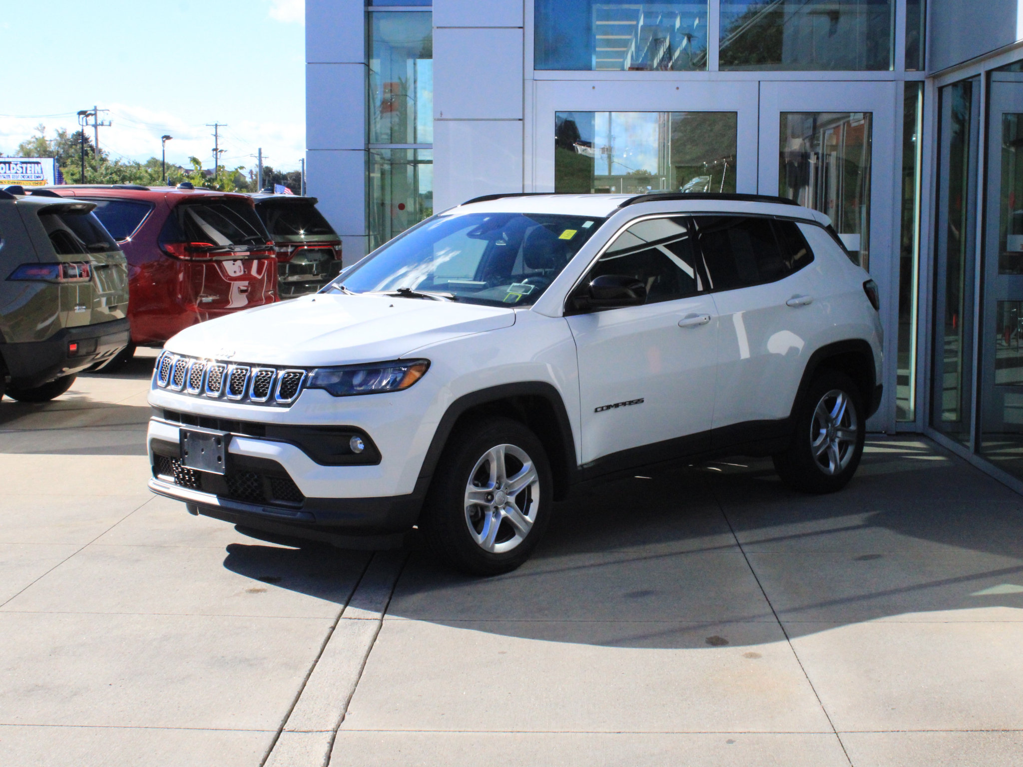Used 2023 Jeep Compass Latitude w/ Convenience Group AWD/4WD image 3