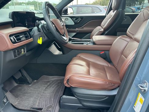Used 2025 Lincoln Aviator Reserve w/ Equipment Group 201A image 13