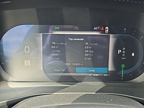 Certified 2025 Volvo XC40 B5 Core image 17